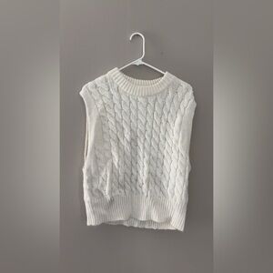 Elegant Cable Knit Sweater Vest - White